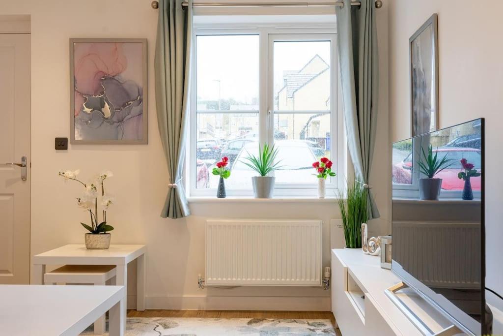 Holiday home Stylish 3 Bed, 3 Bath, Garden & Drive For 2 Cars