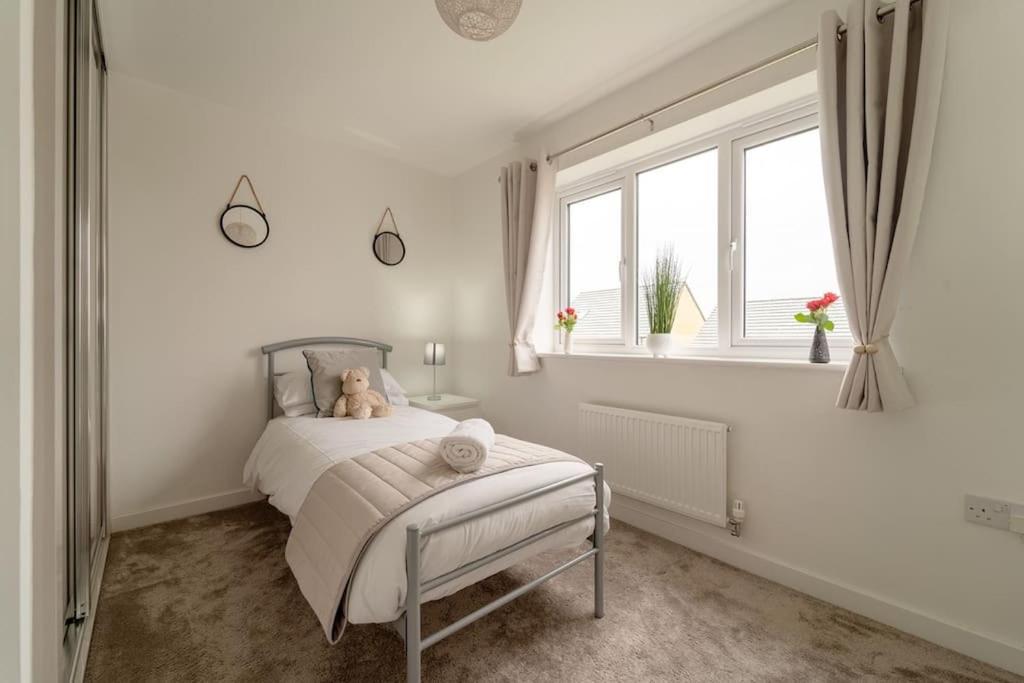 Holiday home Stylish 3 Bed, 3 Bath, Garden & Drive For 2 Cars Colne (Lancashire)