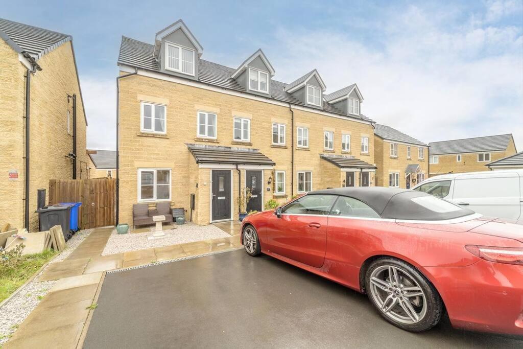 Holiday home Stylish 3 Bed, 3 Bath, Garden & Drive For 2 Cars *